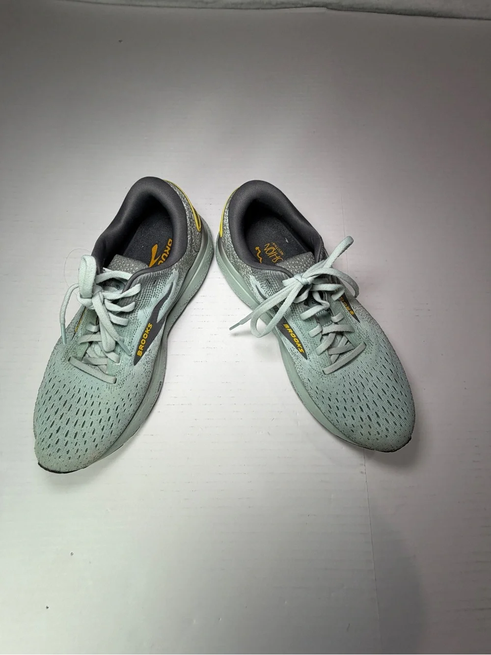 Brooks Mint Green men’s Running Shoes excellent condition